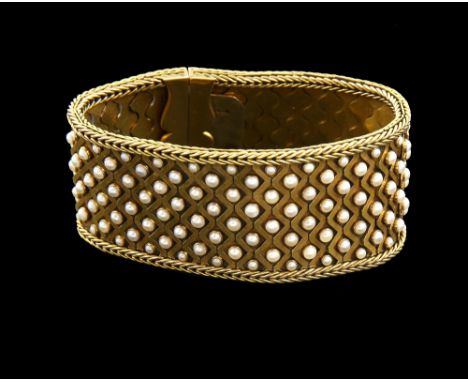 Victorian pearl set bracelet, overlapping wave shaped links, each set with four white pearls, edged by a wheat link chain bor