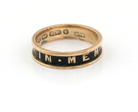 Late Victorian mourning ring, black enamel inlayed with text ' IN. MEMORY OF', set in 9 ct gold, hallmarked Birmingham 1876, 
