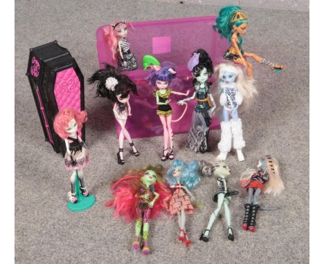 A collection of Mattel Monster High dolls, Venus Mcflytrap, Draculaura examples  