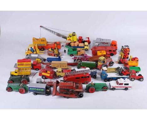A tray of approx. 40 die cast lorries, road rollers, fork lifts, cranes etc, all play worn.