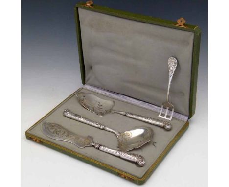 French cased set of three dessert servers, early 20th century, with metal blades and filled silver handles, Minerva mark, tog
