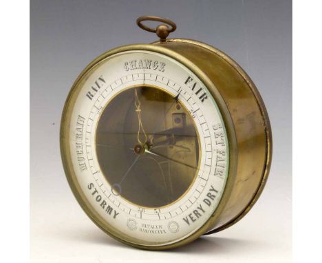 Victorian brass circular Metallic Barometer, Bourdon and Richards patent, after 1851, diameter 13cm, (glass cracked). Conditi