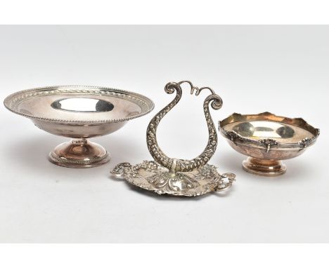 A SELECTION OF SILVER ITEMS, to include a slightly raised silver bowl, of a circular form, gadrooned and foliate rim, approxi