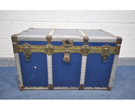 A VINTAGE BLUE AND METAL BANDED TRAVELLING TRUNK, marked Eatonia, with an internal tray, width 92cm x depth 51cm x height 53c