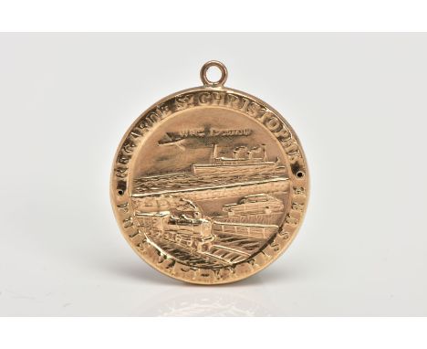 9CT GOLD PENDANT, St Christopher pendant with a modes of transport image on the reverse, approximate diameter 19mm, hallmarke