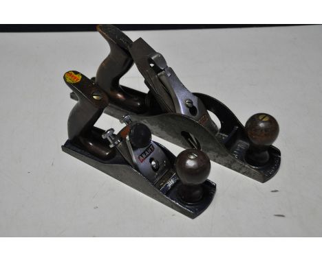 A RECORD No.010 VINTAGE CARRAIGE MAKERS REBATE PLANE, along with a smaller ANANT No.A33 plane (2)
