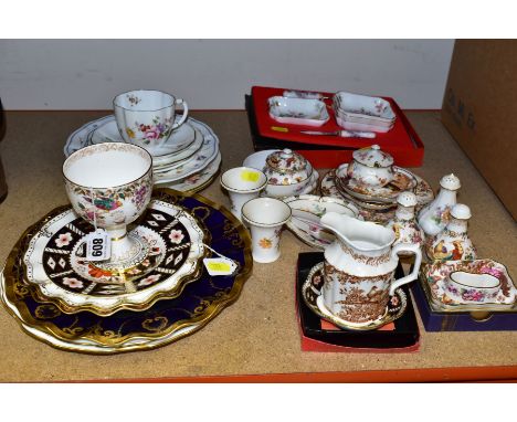 A GROUP OF ROYAL CROWN DERBY IMARI, ROYAL PINXTON ROSES, PINXTON ROSES, DERBY POSIES, CHATSWORTH AND OLDE AVESBURY  PLATES, G