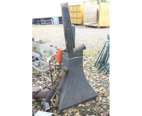 A QUANTITY OF METALWARE AND GARDEN ITEMS to include a steel chimney hood, cast iron guttering, a single vintage tennis net st