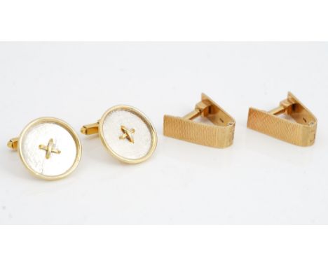 A pair of 9ct gold V shaped cufflinks, with engine turned decoration, London 1961 and a pair of 9ct gold cufflinks, the front
