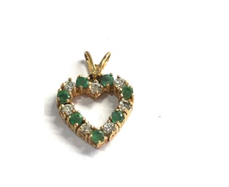 9ct gold emerald set pendant weight 1.2g 