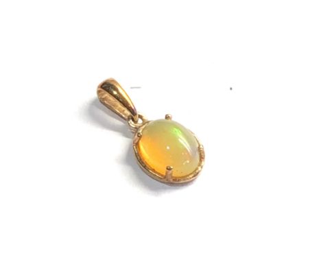 Small 9ct gold opal pendant weight 0.7g 