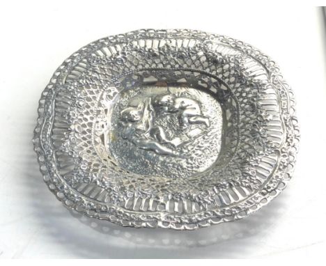 Vintage Finland ornate silver cherub dish hallmarked for 1956 measures approx 16cm dia weight 132g 