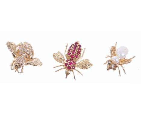 Three novelty gem set brooches, each in the form of a Bee - to include 14ct ruby set Bee, cultured pearl and diamond Bee and 