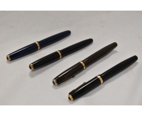Four Parker Duofold button fill fountain pens in olive green, black and blue all having Parker nibs. In good through to excel