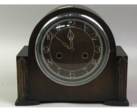 OAK MANTEL CLOCK, AND A DRESSING SET the clock by EnfieldQty: 2