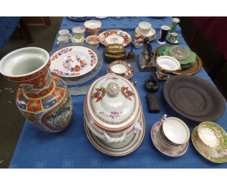 Wedgwood black basalt circular dish, a similar plate, jug, small box & cover, Chamberlains Worcester Imari decorated soup bow