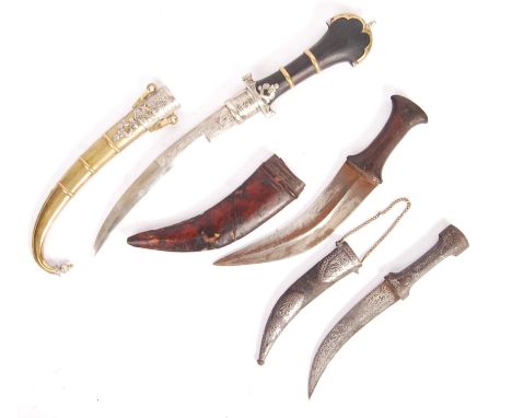 A collection of 3x 20th Century antique Middle Eastern and Moroccan daggers to include; A Turkish Niello jambiya with decorat