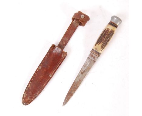 A vintage early to mid-20th century likely WWII Second World War period German hunting dagge. Double edged blade, with ricass