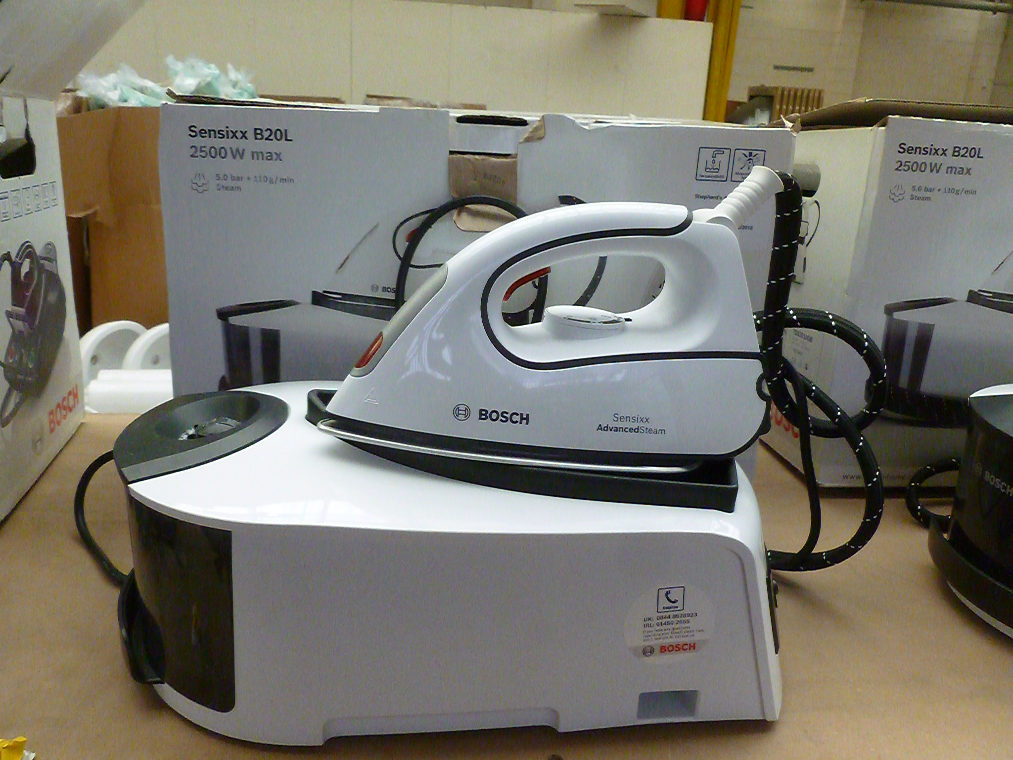 Bosch Sensixx B20L Advanced Steam Generator Iron. Tested working and boxed.