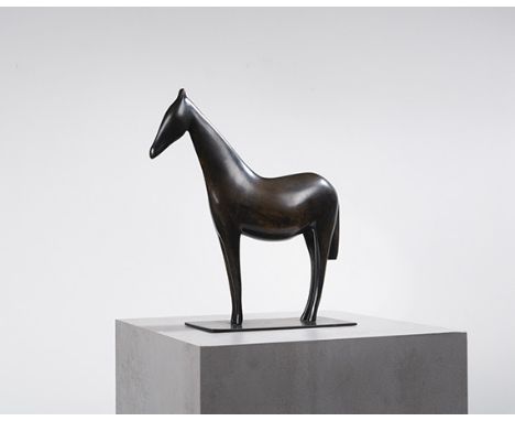 Ewald Mataré     1887 Aachen - 1965 Meerbusch-Büderich Finnisches Pferd. 1929/30. Bronze mit brauner Patina.  Unten am Bauch 