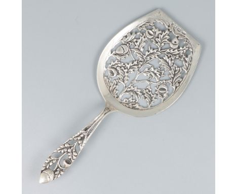 Pastry scoop silver. Openwork model, richly decorated. The Netherlands, Schoonhoven, H. Hooijkaas, 1972, hallmarks: lion, Min
