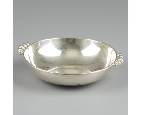 Silver grape dish. Art Deco stijl. Germany, Waldstetten, Emil Hermann, c. 1930, hallmarks: 925, moon, crown, maker's mark - l