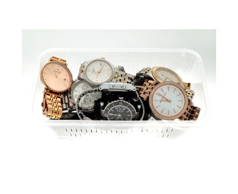 No Reserve - A lot with Tissot, Michael Kors, Casio etc.  Lot of wrist watches including Tissot, Michael Kors and Casio - in 