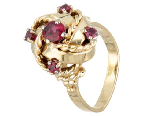 14K Yellow gold knot ring with ruby. Set with five rubies (treated, the largest is approx. 4.44 x 4.56 mm). In fair condition