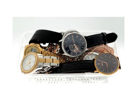 No Reserve - Lot of wrist watches including Versace, Seiko Presage and Casio. Lot of wrist watches including Versace, Seiko a