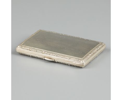 Cigarette case silver. Rectangular model with molded floral border. Inside with gilding. Germany, Mainz, Martin Mayer, ca. 19