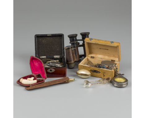 20-piece lot miscellaneous including silver. Comprising binoculars, 2 wooden boxes, pocket knife, 3 silver-plated bottle labe