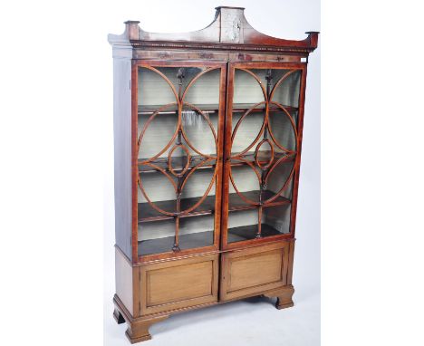 An antique early 19th Century Georgian mahogany and satinwood crossbanded display cabinet vitrine having a double bow top wit