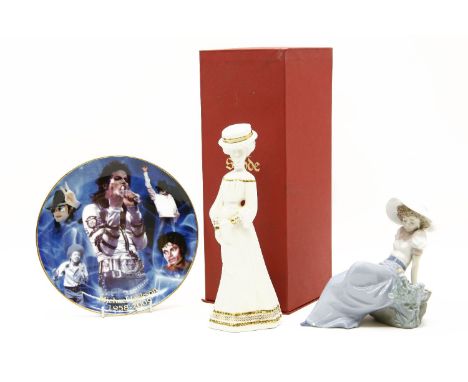 An assortment of ceramics, to include limited edition plates, with one featuring Michael Jackson, a Wedgwood Kutani Crane vas