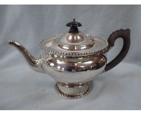 A SILVER TEAPOT, OF BALUSTER FORM 593g (incl. handle) (marks rubbed)