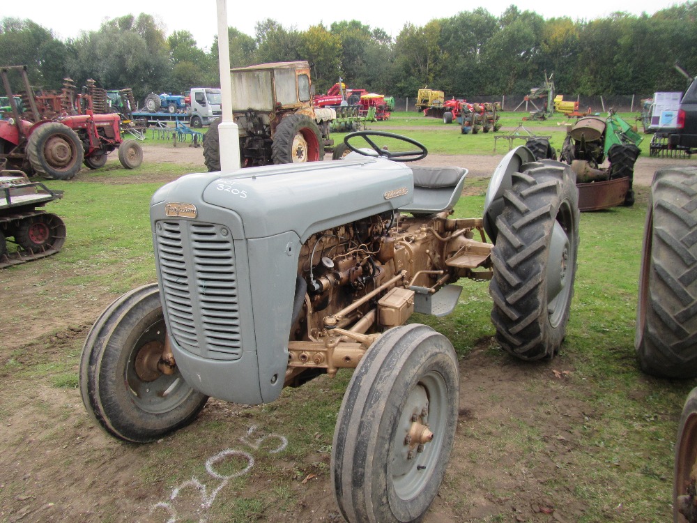 1957 MASSEY FERGUSON FE35 grey/gold 4cylinder diesel TRACTOR Reg No 314 UXV Serial No SDM 40400 1957 MASSEY FERGUSON FE35 grey/gold 4cylinder diesel TRACTOR Reg No 314 UXV Serial No SDM 40400