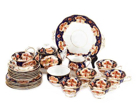 TWENTY TWO PIECE ROYAL ALBERT HEIRLOOM TEA SET. COMPRISING OF SIX CUP, SIX SAUCERS, SIX SIDE PLATES, TEA POT, CREAM, SUGAR AN