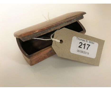A Victorian burr walnut snuff box
