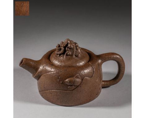 Ceramic tea pot from Qing dynasty   W：21.4cmH：12cm