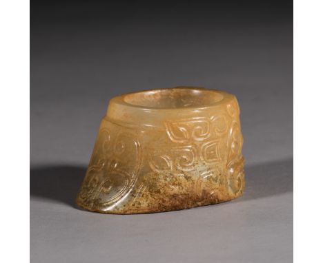 Hetian jade thumb ring from Han dynasty    W：4.3cmH：2.4cmWeight：33g