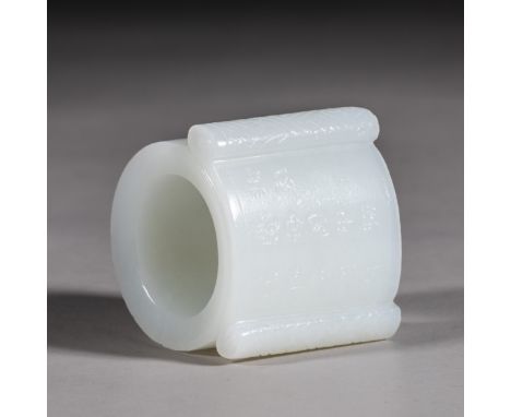 Hetian jade thumb ring from Qing dynasty    Diameter：3.4cmDiameter：3.1cmWeight：49g