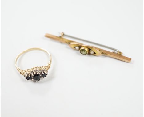 A modern 9ct gold, sapphire and diamond set triple cluster ring and an early 20th century 9ct, peridot and split pearl set ba