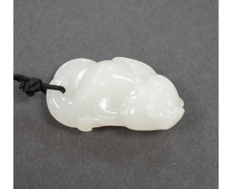 A Chinese white jade fish, 5cm