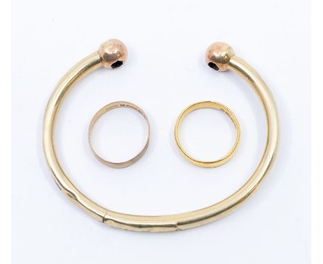 A collection of gold to include a 22ct gold wedding band, size R, weight approx 6gms, together with a 9ct gold band and weigh