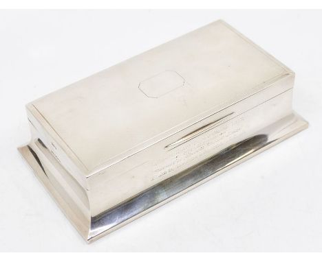 A George V silver cigarette box, engine turned cover with vacant cartouche, engraved presentation inscription reads: QUORN HU