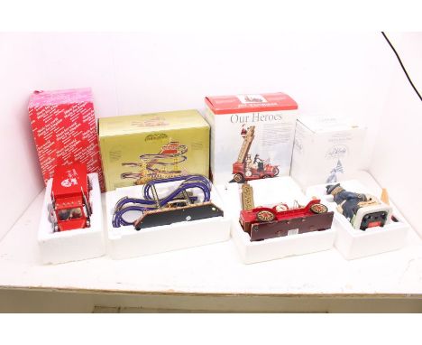 Collectables: A collection of four assorted boxed collectables to comprise: Music Box World Art No. 52002; Melody in Motion W