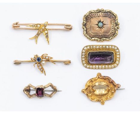 A collection of antique brooches to include a 19th Century pearl and foil backed stone rectangular brooch in unmarked yellow 