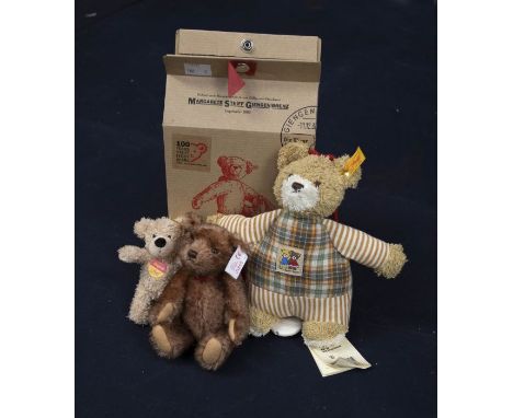 Two Steiff teddy bears in box, yellow and white ear labels&nbsp;
