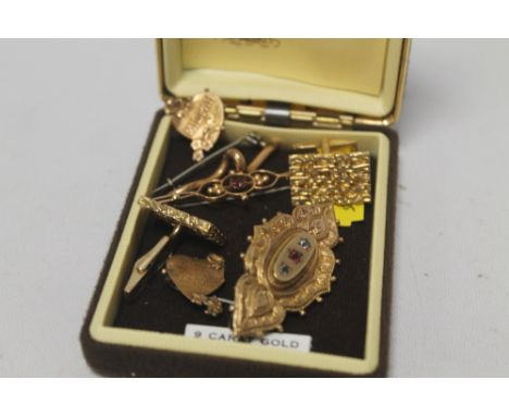 A QUANTITY OF GOLD AND YELLOW METAL JEWELLERY TO INCLUDE CUFFLINKS 