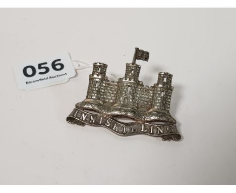 VINTAGE SILVER COLOURED ROYAL INNISKILLING DRAGOON GUARDS CAUBEENCAP BADGE