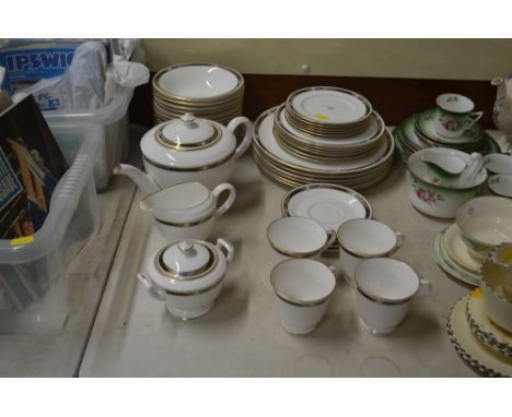 A quantity of Royal Worcester "Raffles" tea and dinnerware 